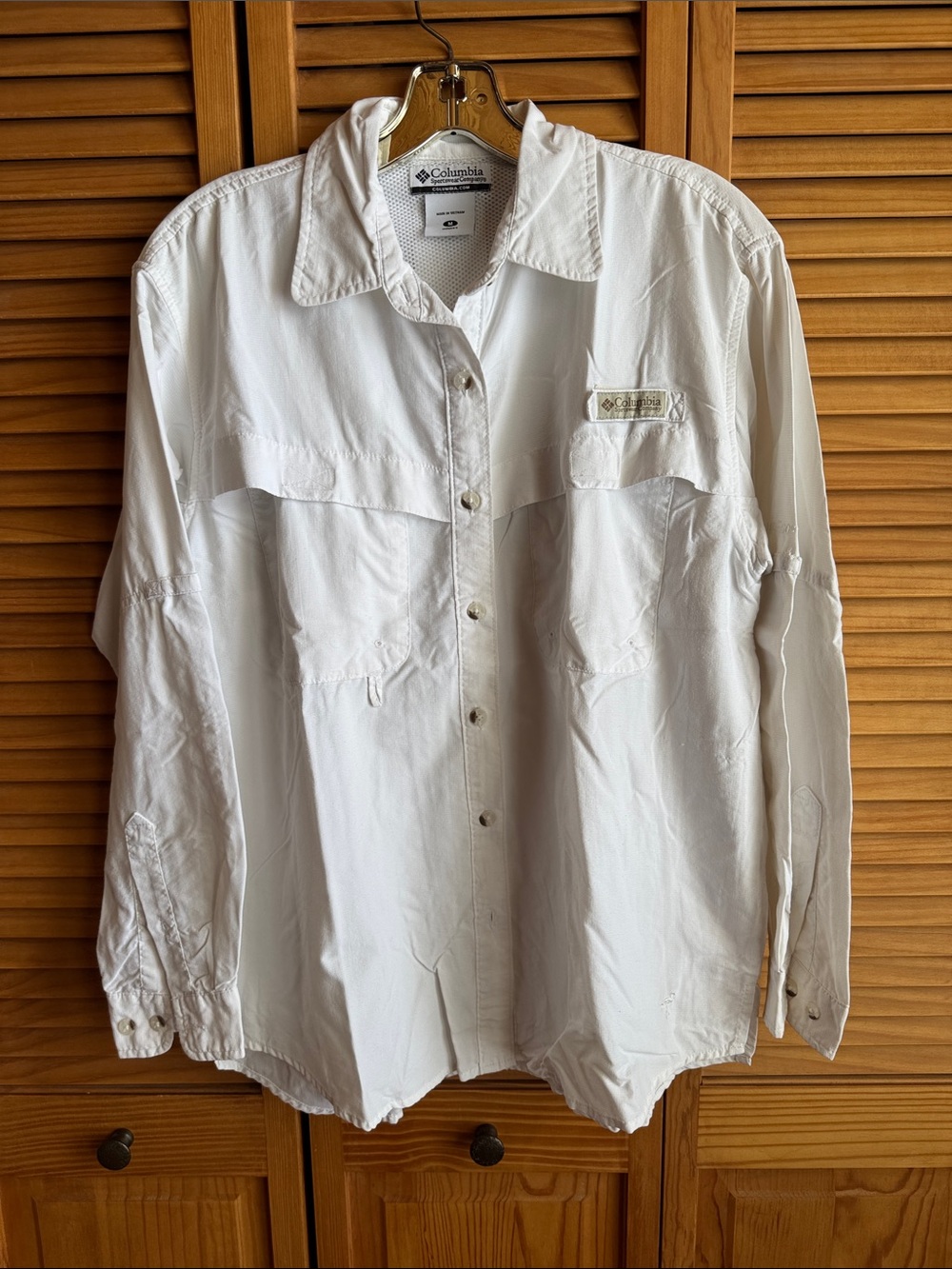 Columbia Women’s White Long-Sleeve Button-Down Shirt